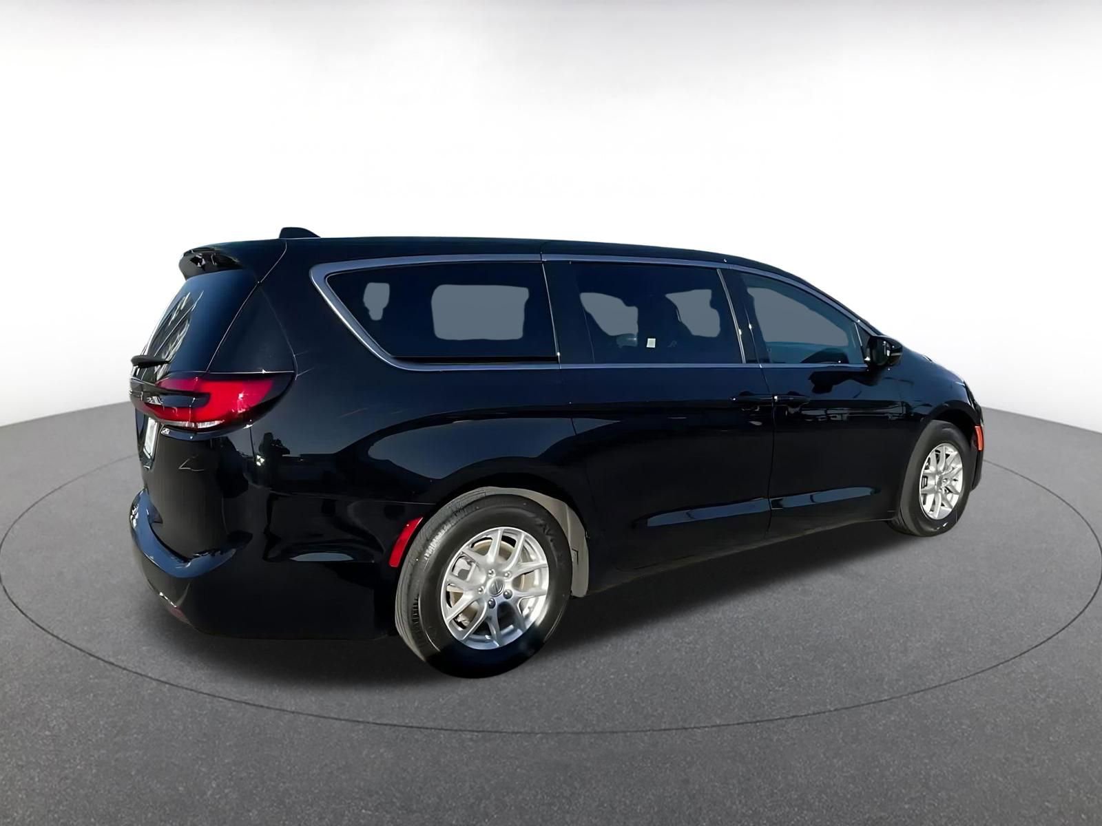 Used 2025 Chrysler Pacifica Select image 14