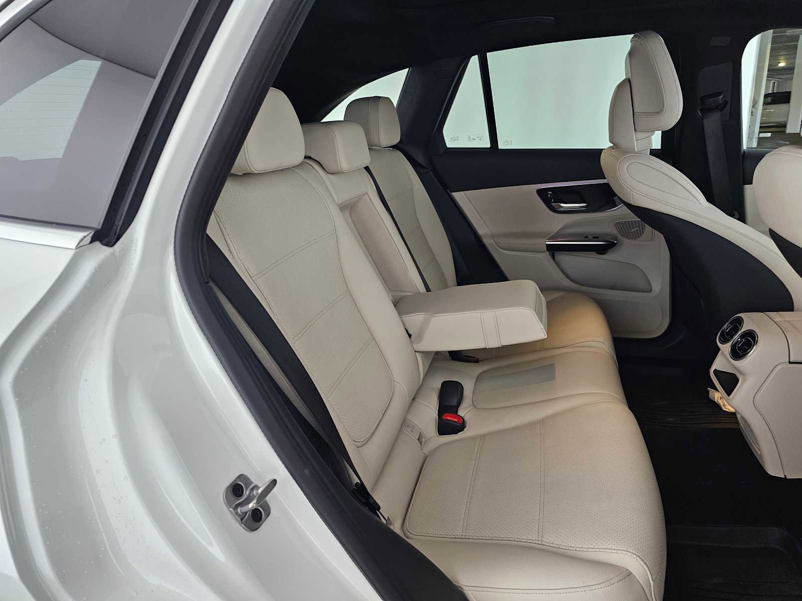 Used 2026 Mercedes-Benz GLC 300 image 12