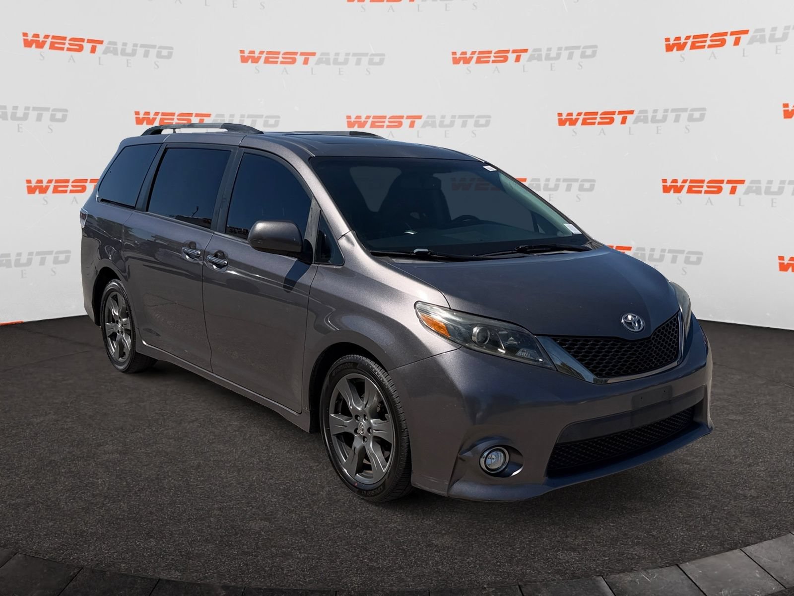 Used 2017 Toyota Sienna SE w/ SE Preferred Package FWD image 7