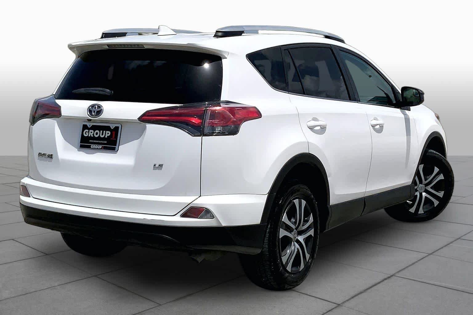 Used 2016 Toyota RAV4 LE FWD image 13