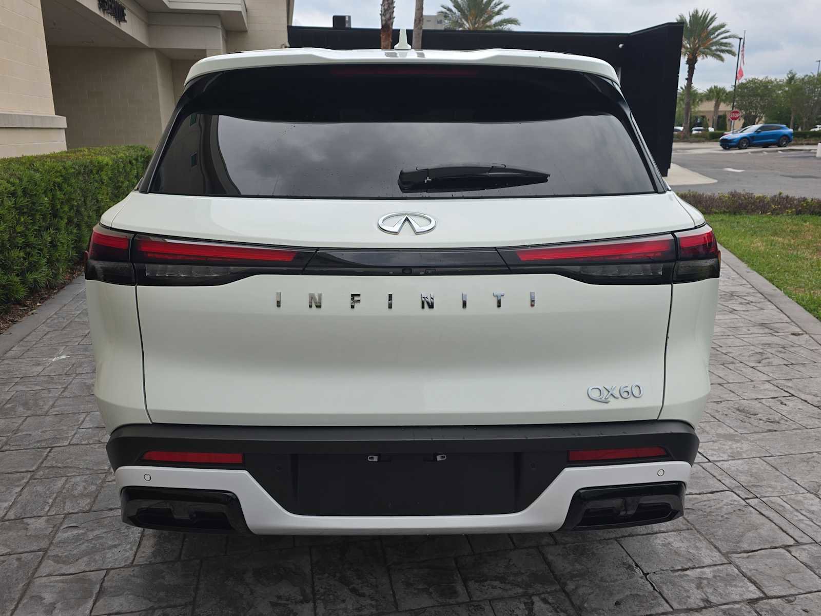 Used 2023 INFINITI QX60 Pure FWD image 5