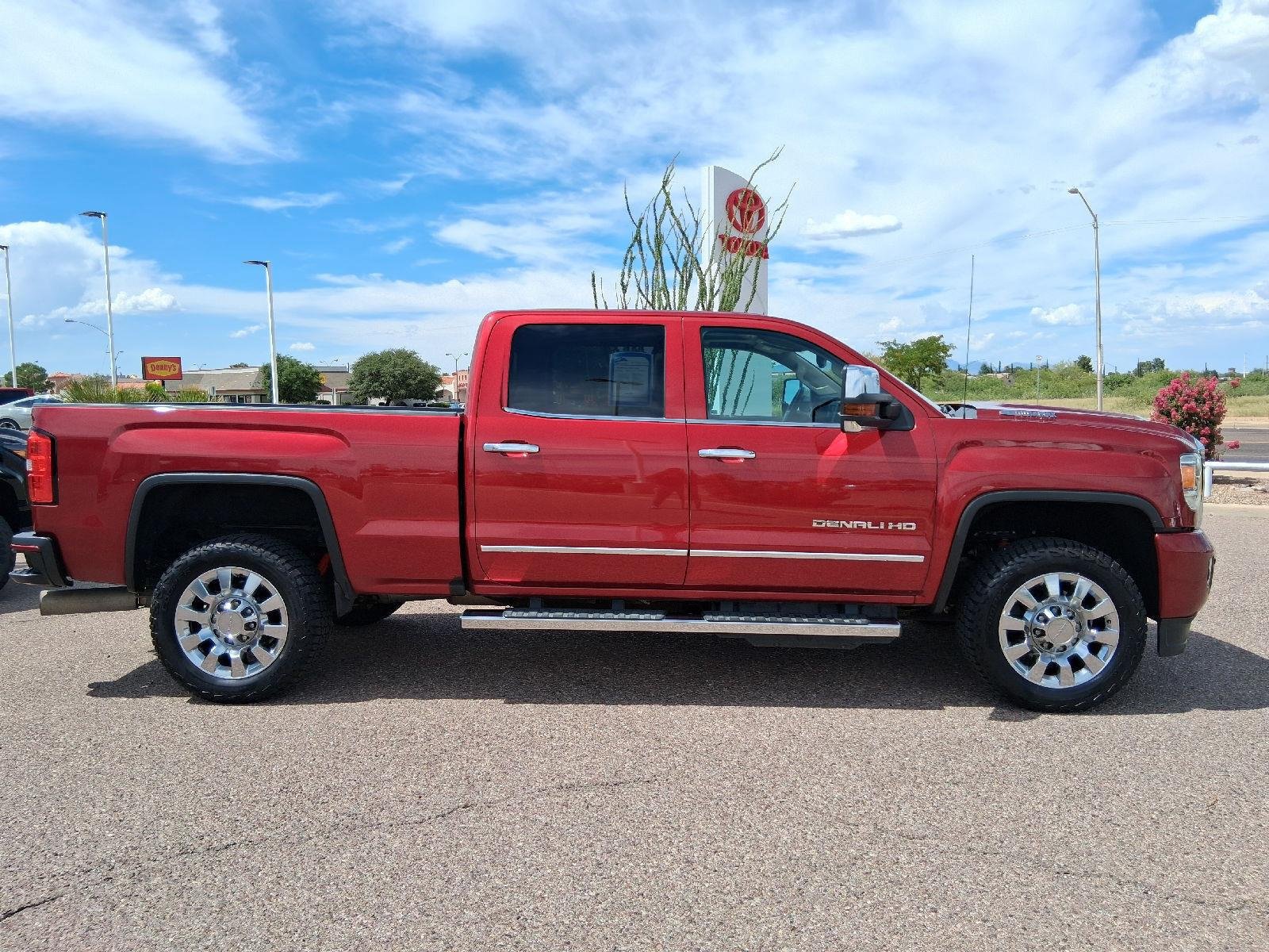 Used 2018 GMC Sierra 2500 Denali w/ Duramax Plus Package AWD/4WD image 7