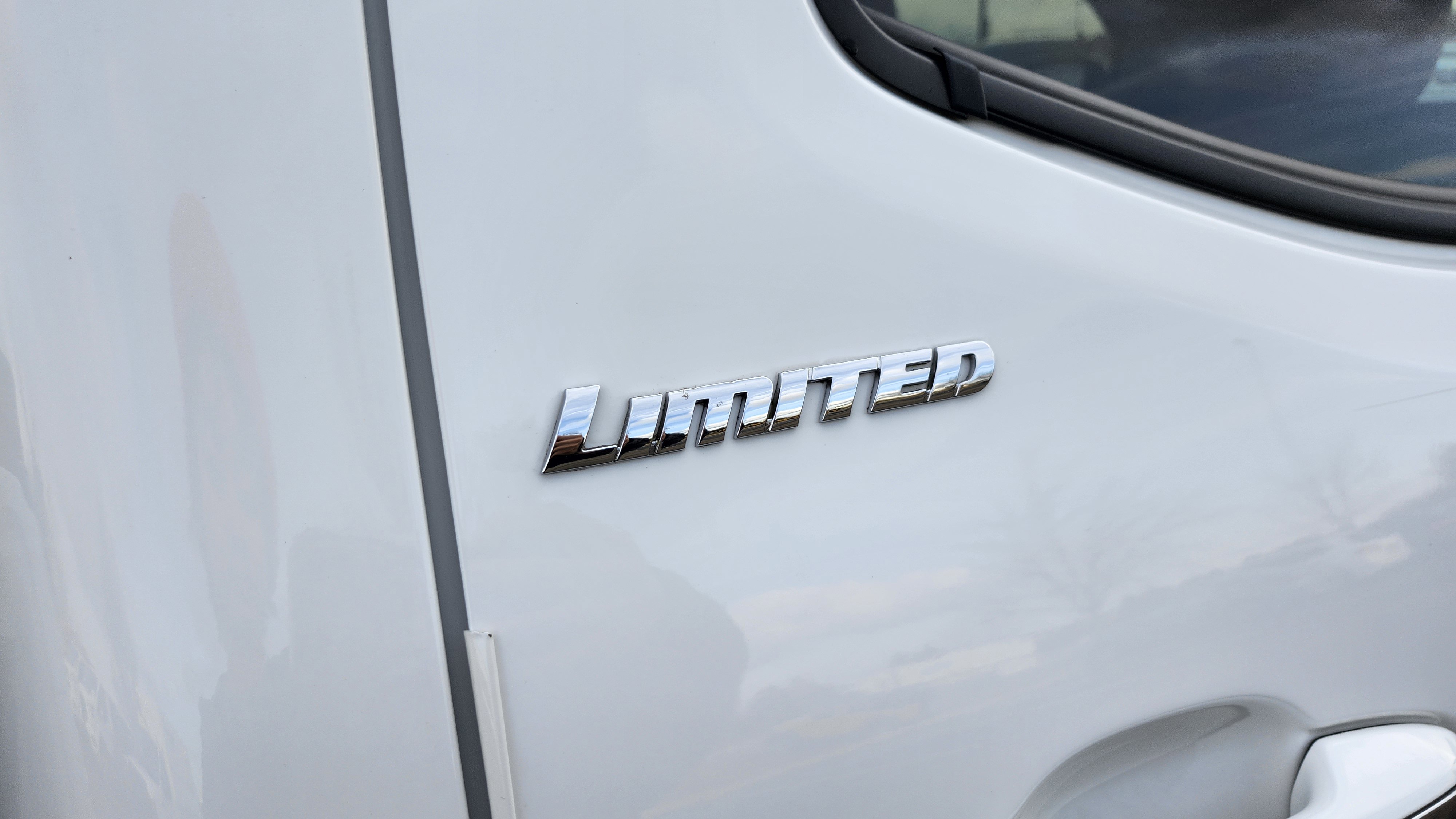 Used 2020 Toyota Tacoma Limited image 22