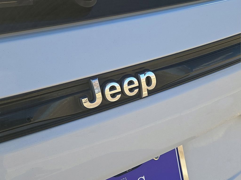 Used 2022 Jeep Grand Cherokee Limited image 12