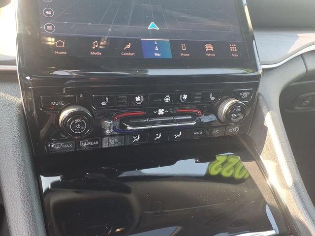 Certified 2022 Jeep Grand Cherokee L Limited w/ Luxury Tech Group II AWD/4WD image 17