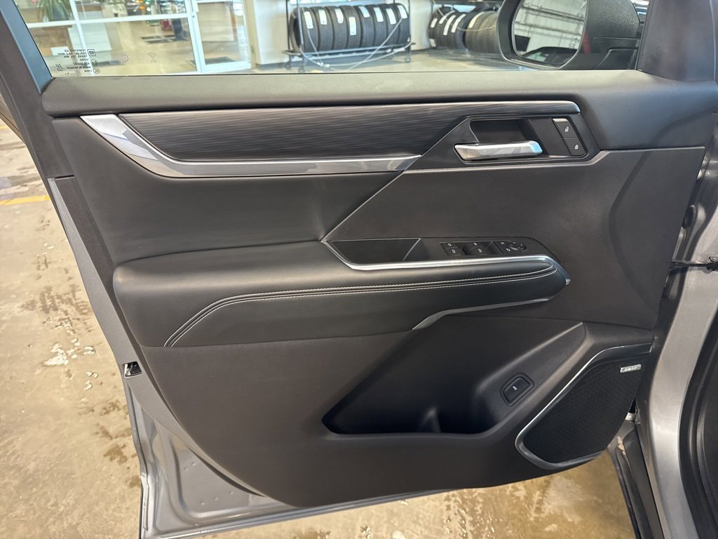 Used 2025 GMC Acadia Elevation image 21