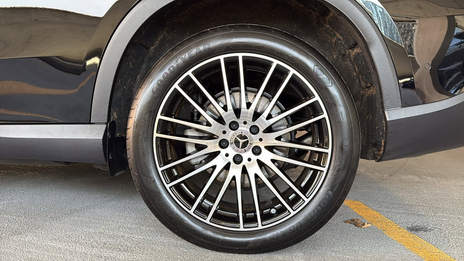 Used 2025 Mercedes-Benz GLC 300 4MATIC image 12