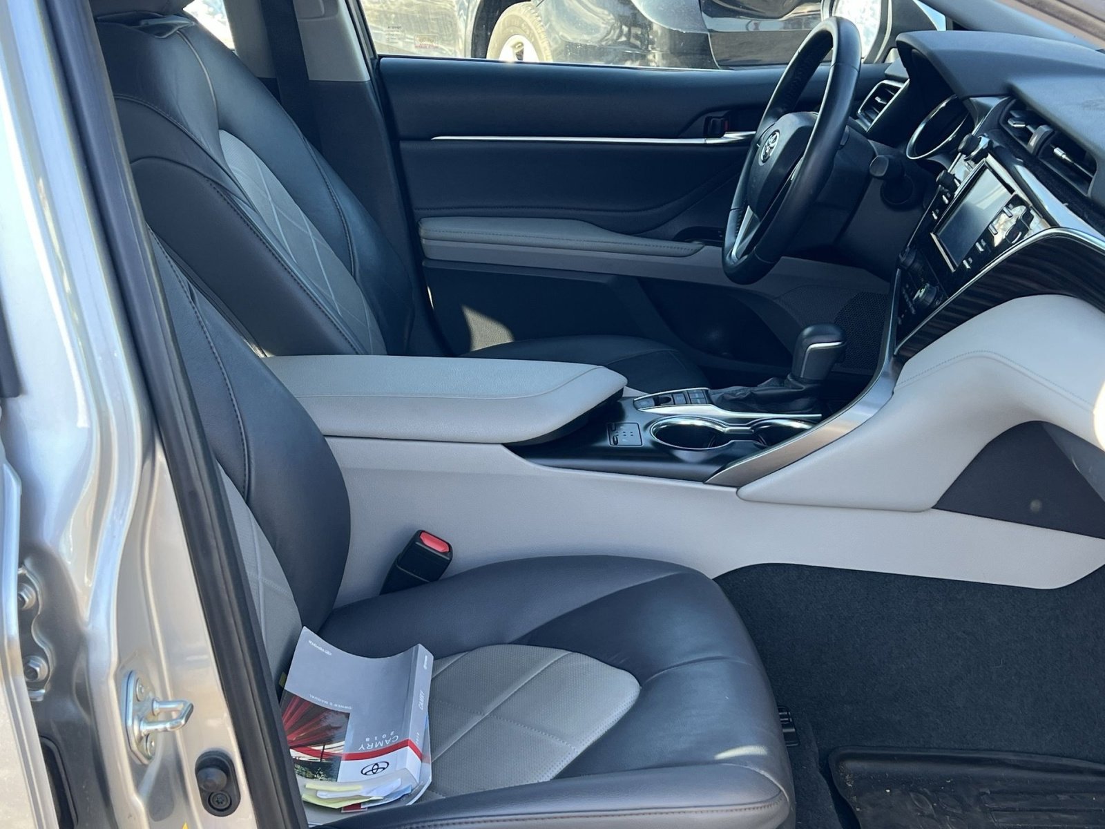 Used 2018 Toyota Camry XLE image 26