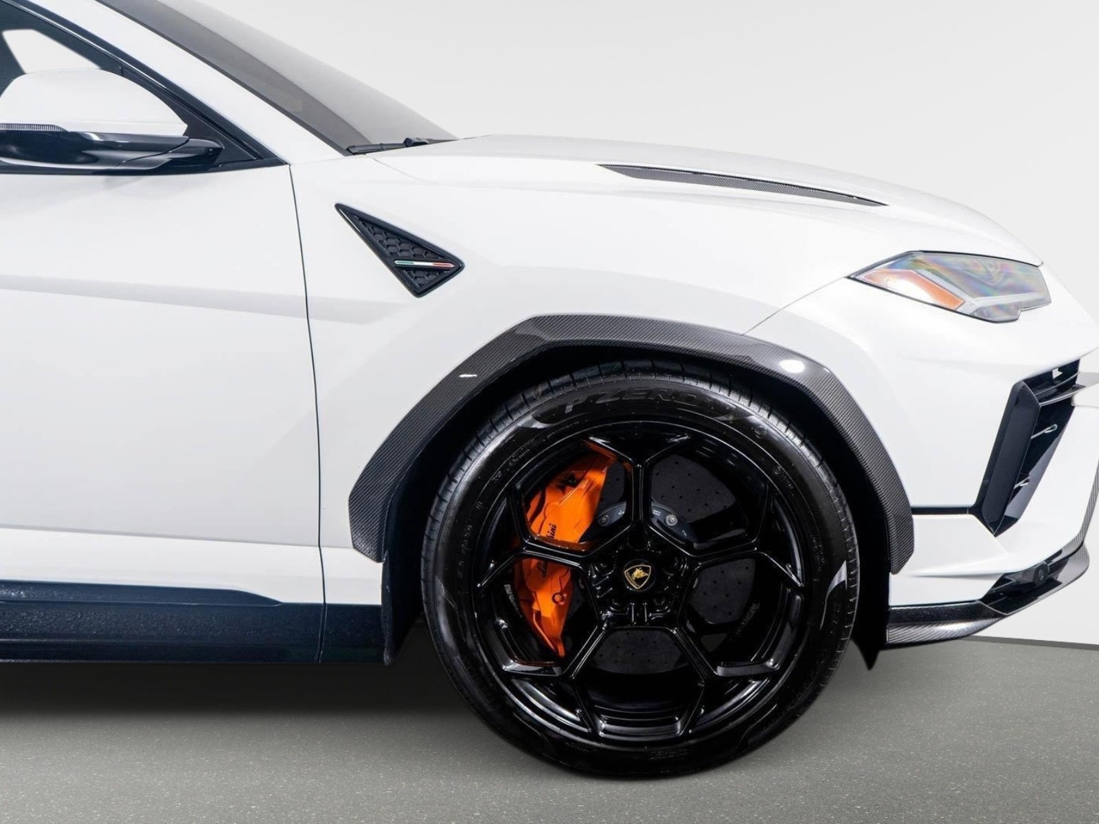 Used 2023 Lamborghini Urus Performante AWD/4WD image 6