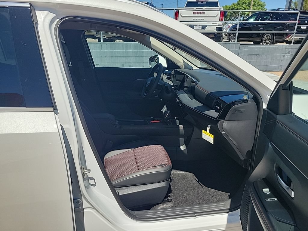 New 2025 Nissan Kicks SR FWD image 16