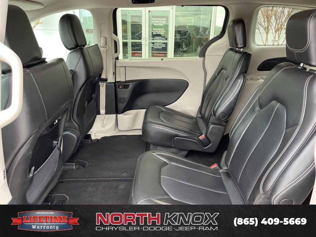 Used 2023 Chrysler Pacifica Touring-L image 12
