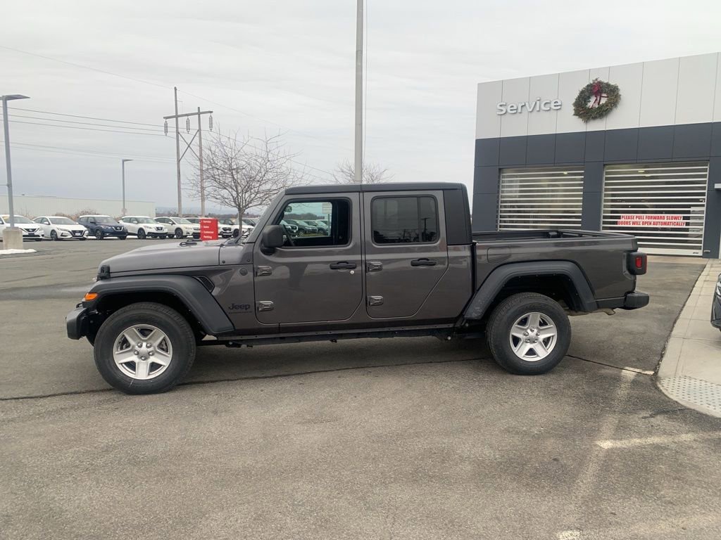 Used 2023 Jeep Gladiator Sport image 4