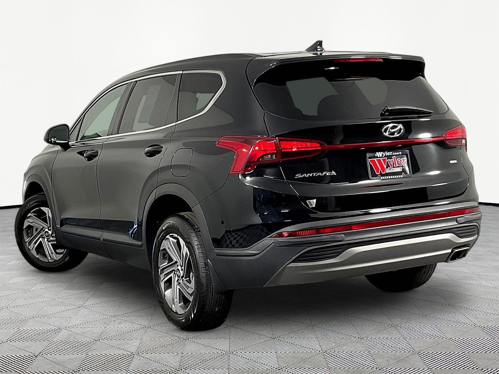 Used 2023 Hyundai Santa Fe SE AWD/4WD image 4