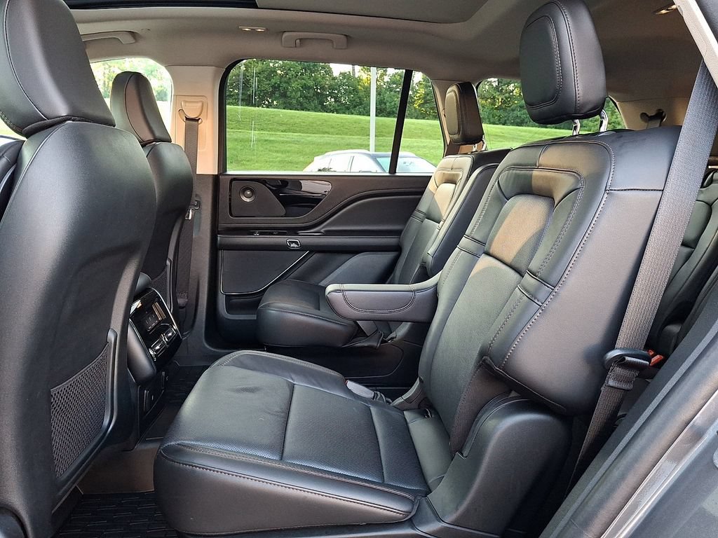 Used 2024 Lincoln Aviator Reserve w/ Equipment Group 201A AWD/4WD image 13