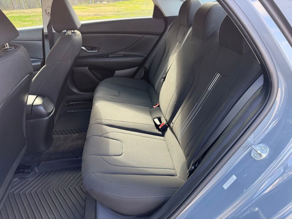 Used 2022 Hyundai Elantra SEL w/ Preferred Accessory Package image 13