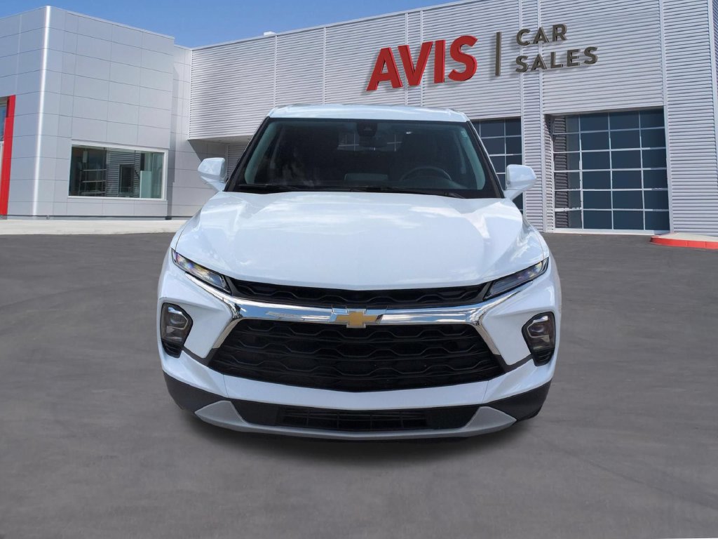Used 2025 Chevrolet Blazer LT FWD image 2