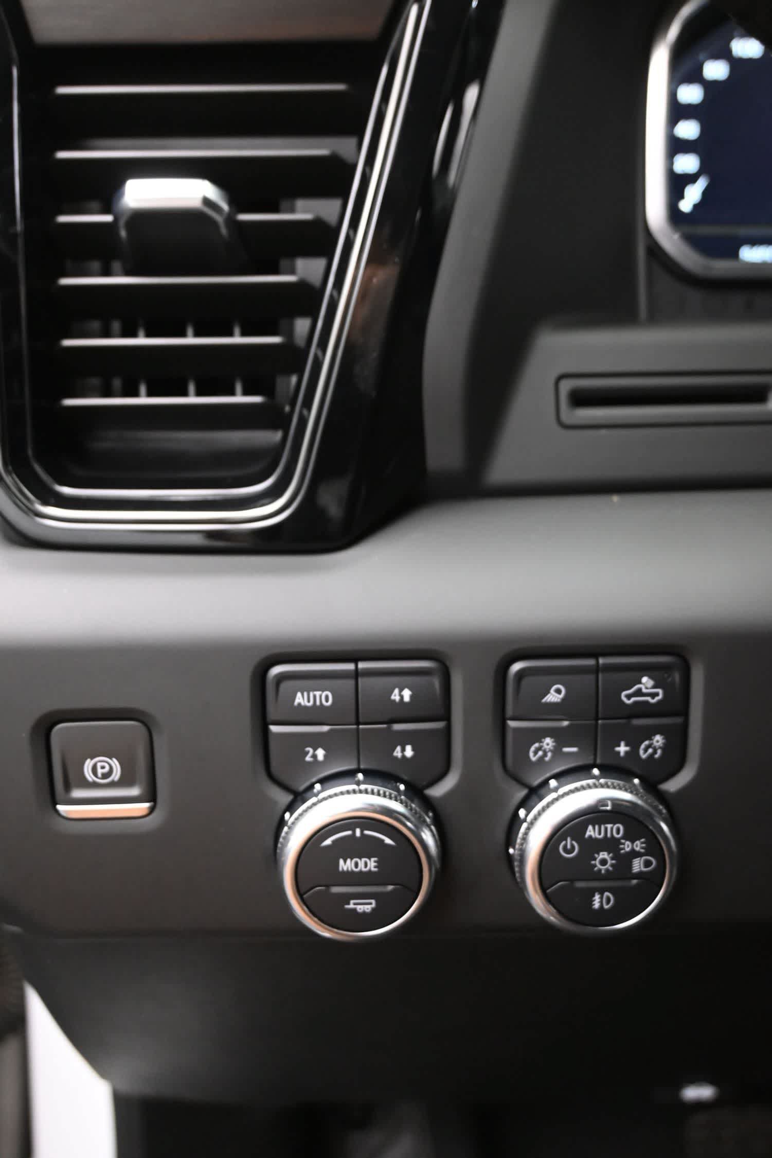 Used 2024 GMC Sierra 2500 AT4 w/ AT4 Preferred Package AWD/4WD image 24
