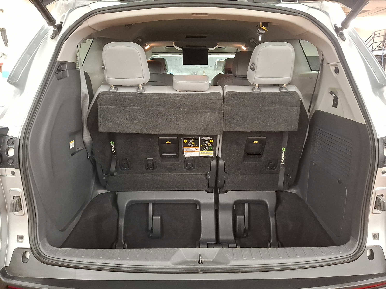 Used 2021 Toyota Sienna XLE w/ XLE Plus Package image 27