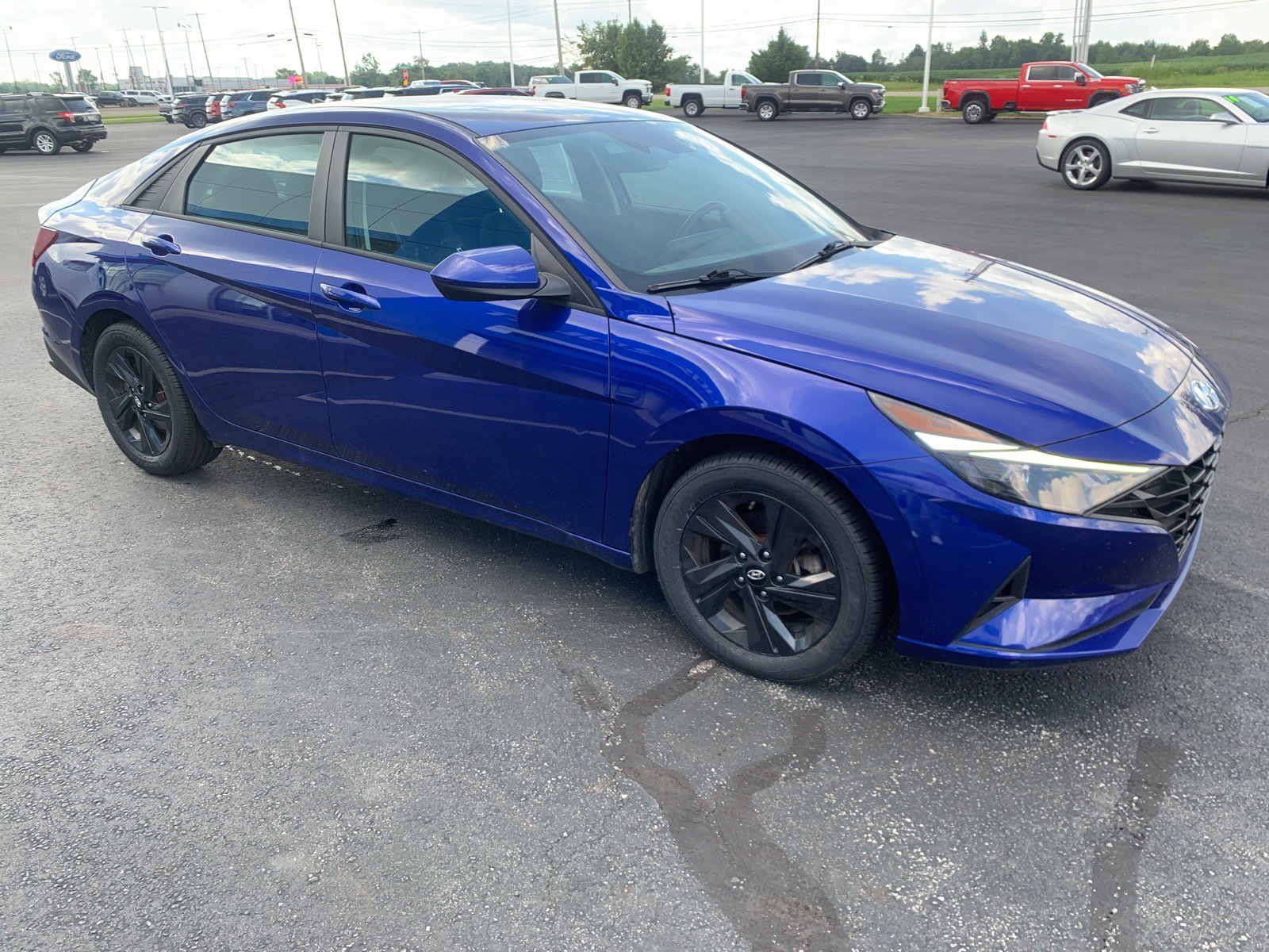Used 2022 Hyundai Elantra SEL w/ Convenience Package FWD image 3