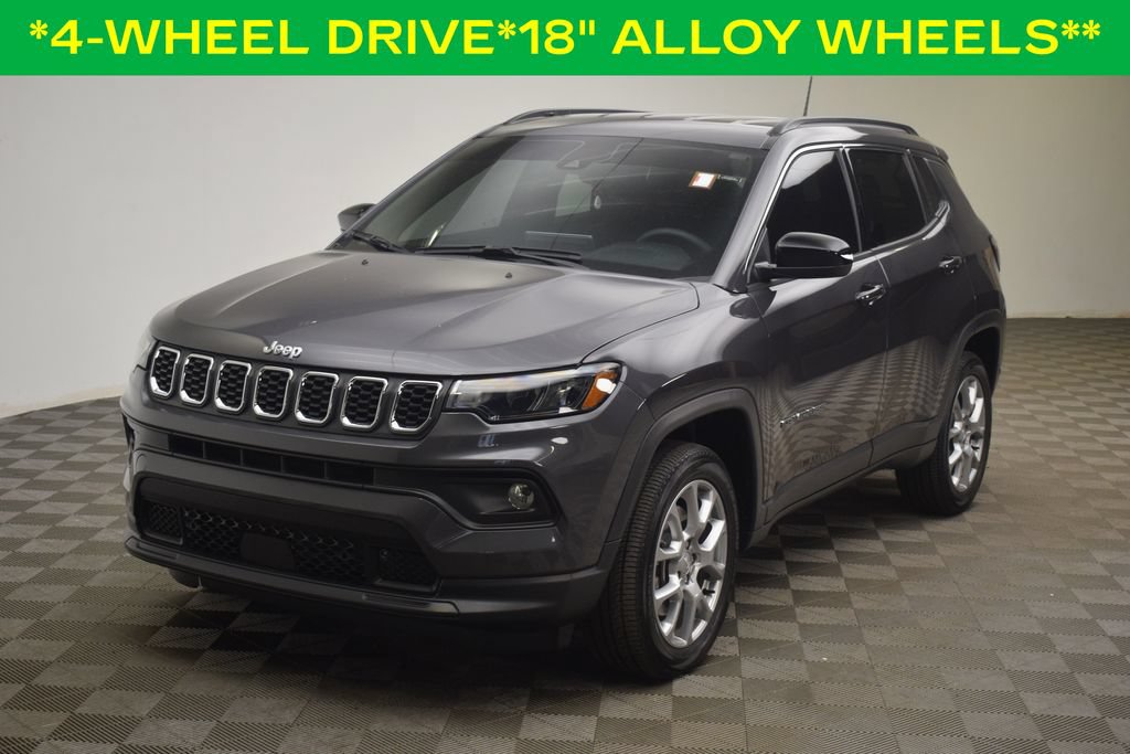 Used 2024 Jeep Compass Latitude AWD/4WD image 3