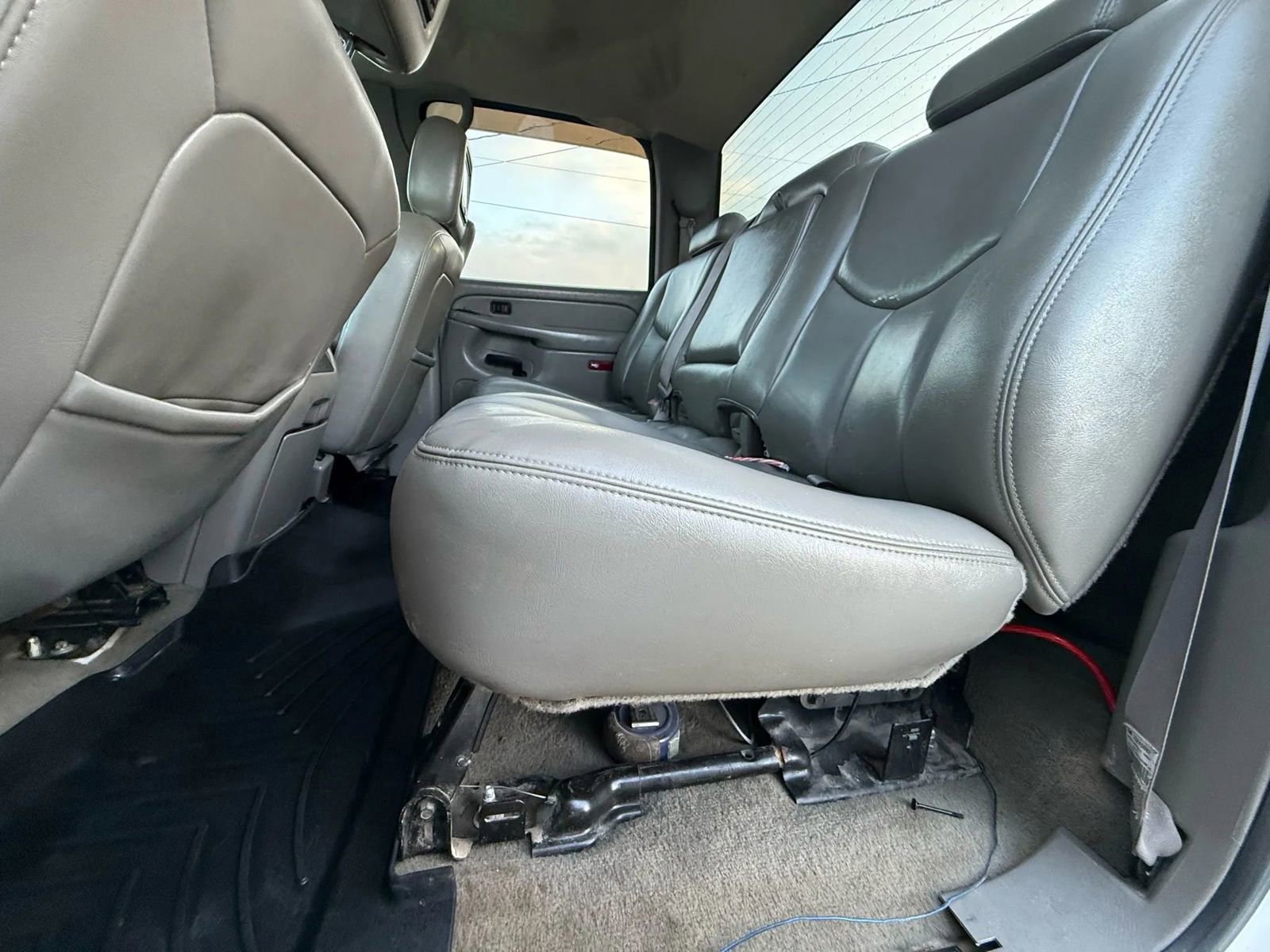 Used 2005 Chevrolet Silverado 2500 LT w/ Heavy-Duty Power Package image 12