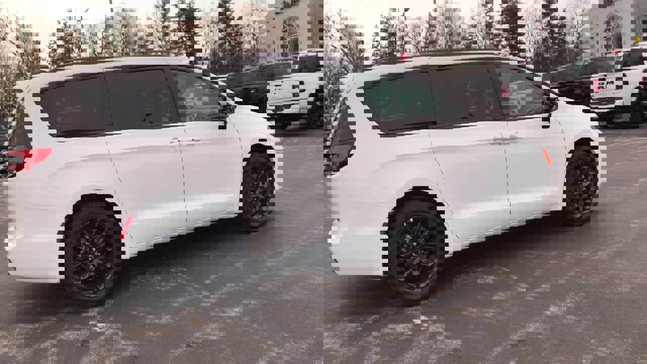 New 2026 Chrysler Pacifica Select image 8