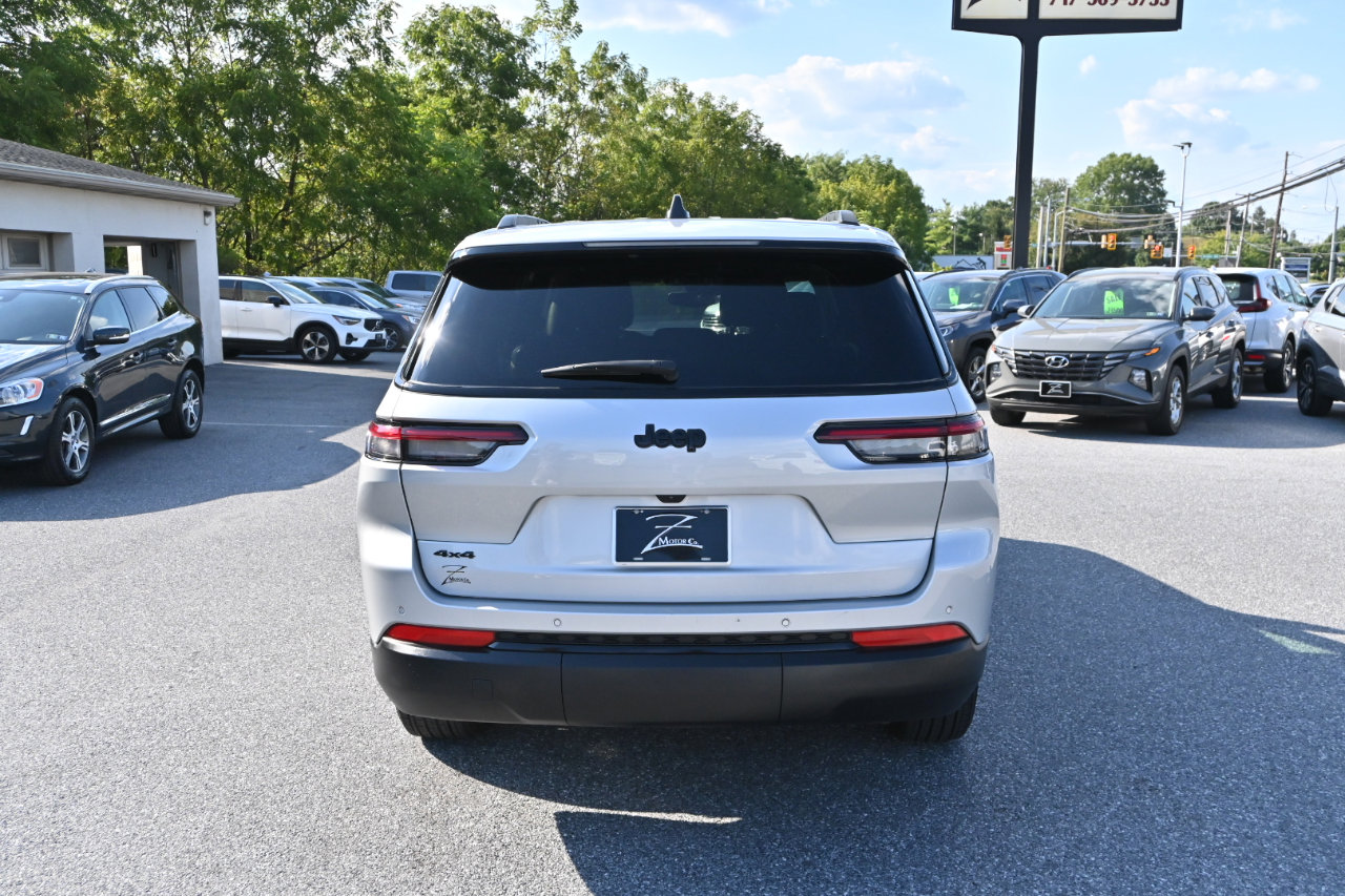 Used 2024 Jeep Grand Cherokee L Laredo image 12