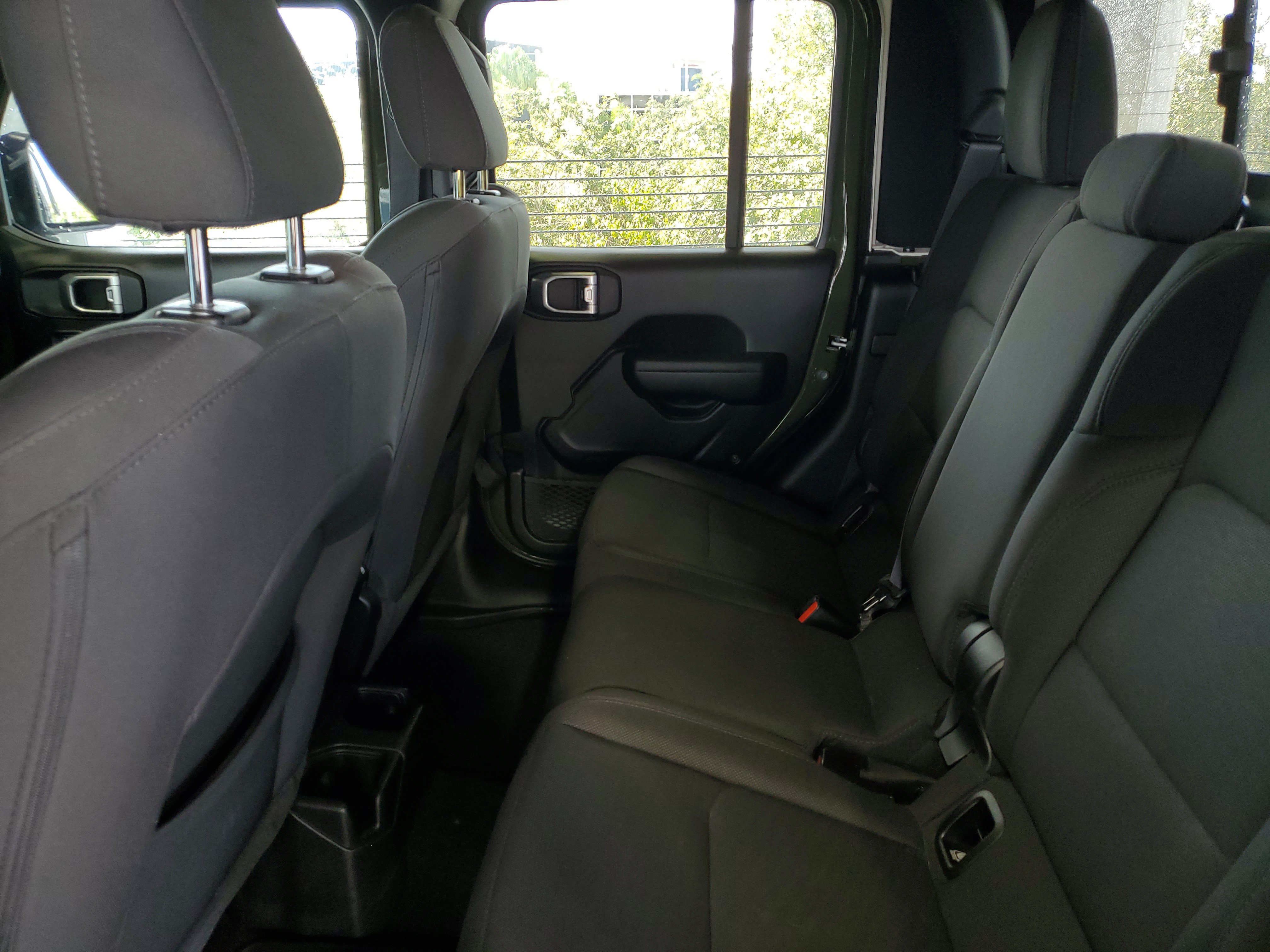 Used 2022 Jeep Gladiator Sport AWD/4WD image 9