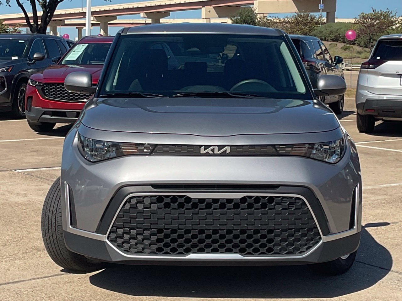Used 2025 Kia Soul LX w/ LX Technology Package FWD image 2