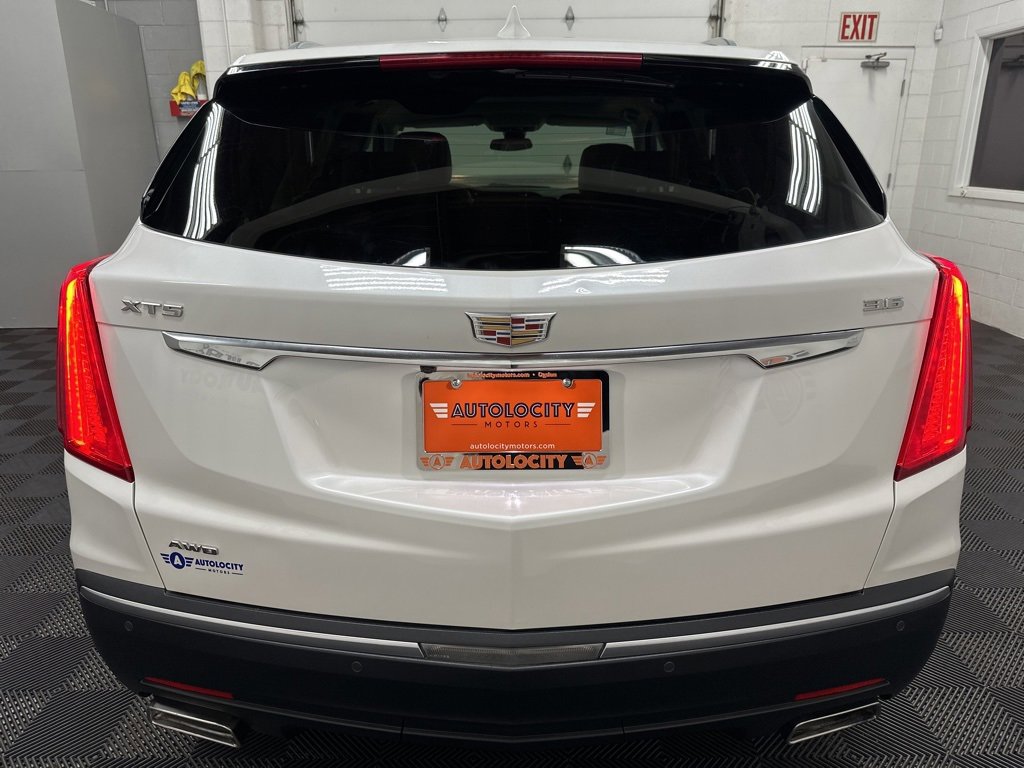 Used 2017 Cadillac XT5 Luxury w/ Driver Awareness Package image 9