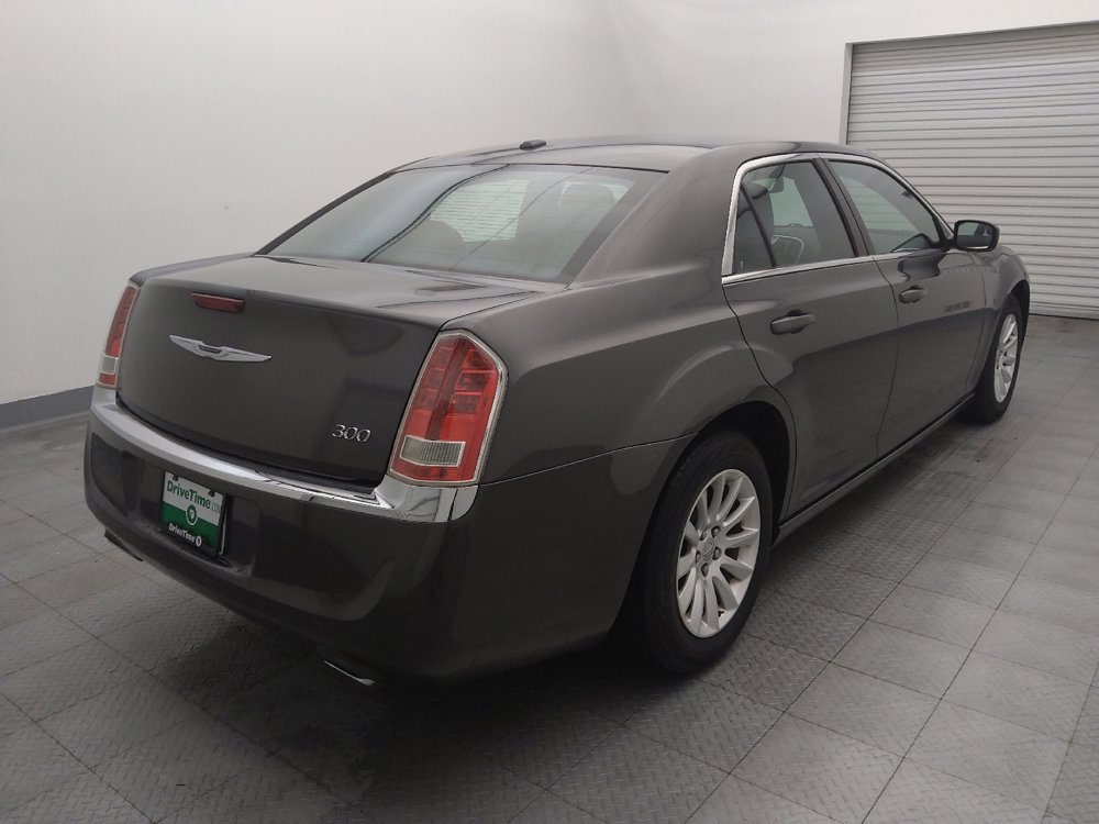 Used 2014 Chrysler 300 image 9