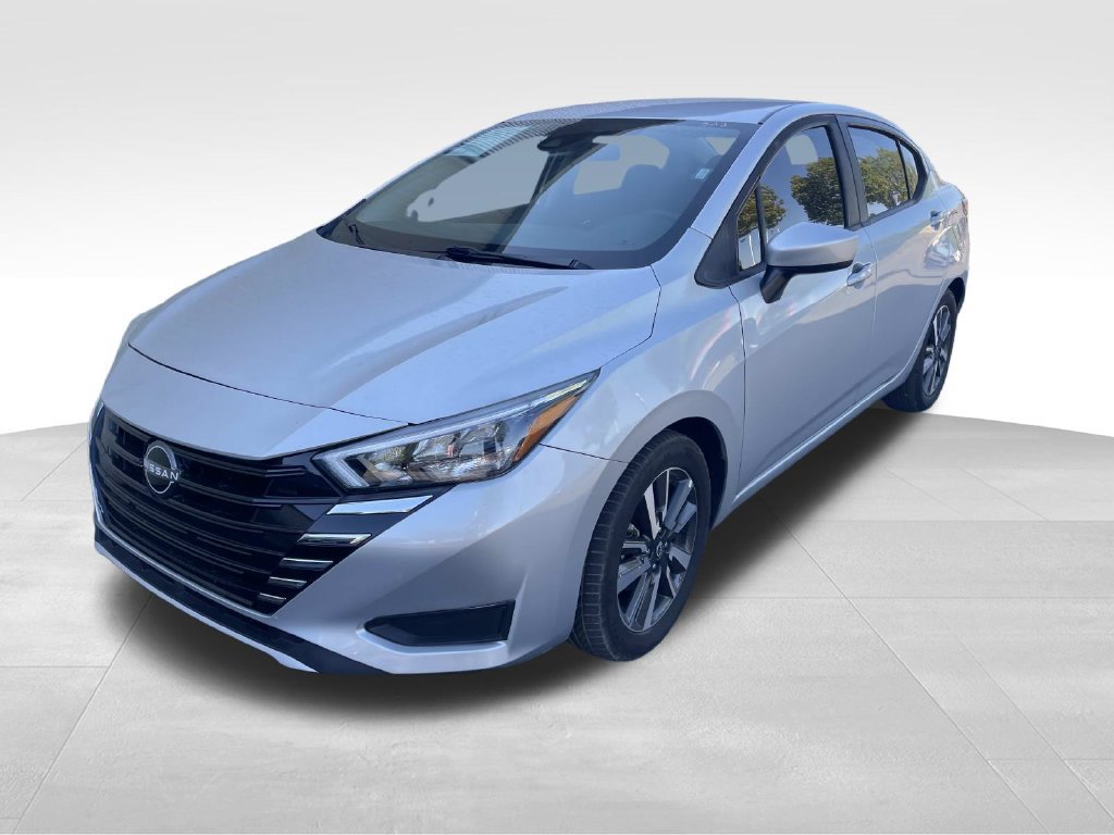 Used 2025 Nissan Versa SV FWD image 3