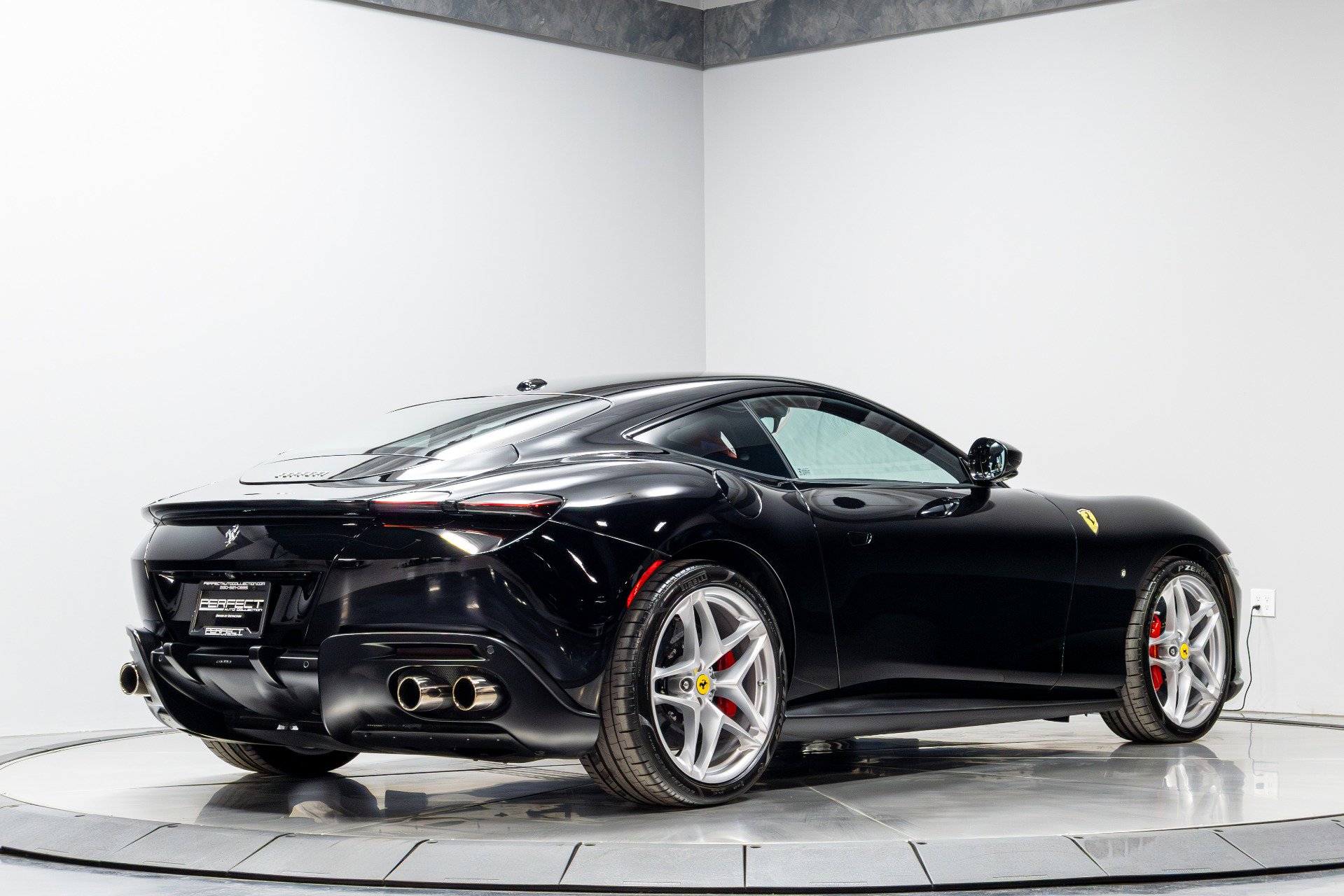 Used 2022 Ferrari Roma image 16