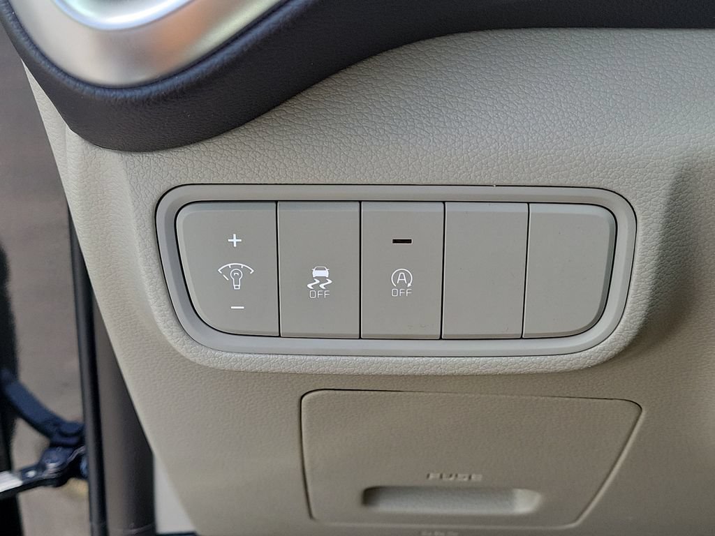 Used 2025 Kia Soul LX w/ LX Technology Package FWD image 30