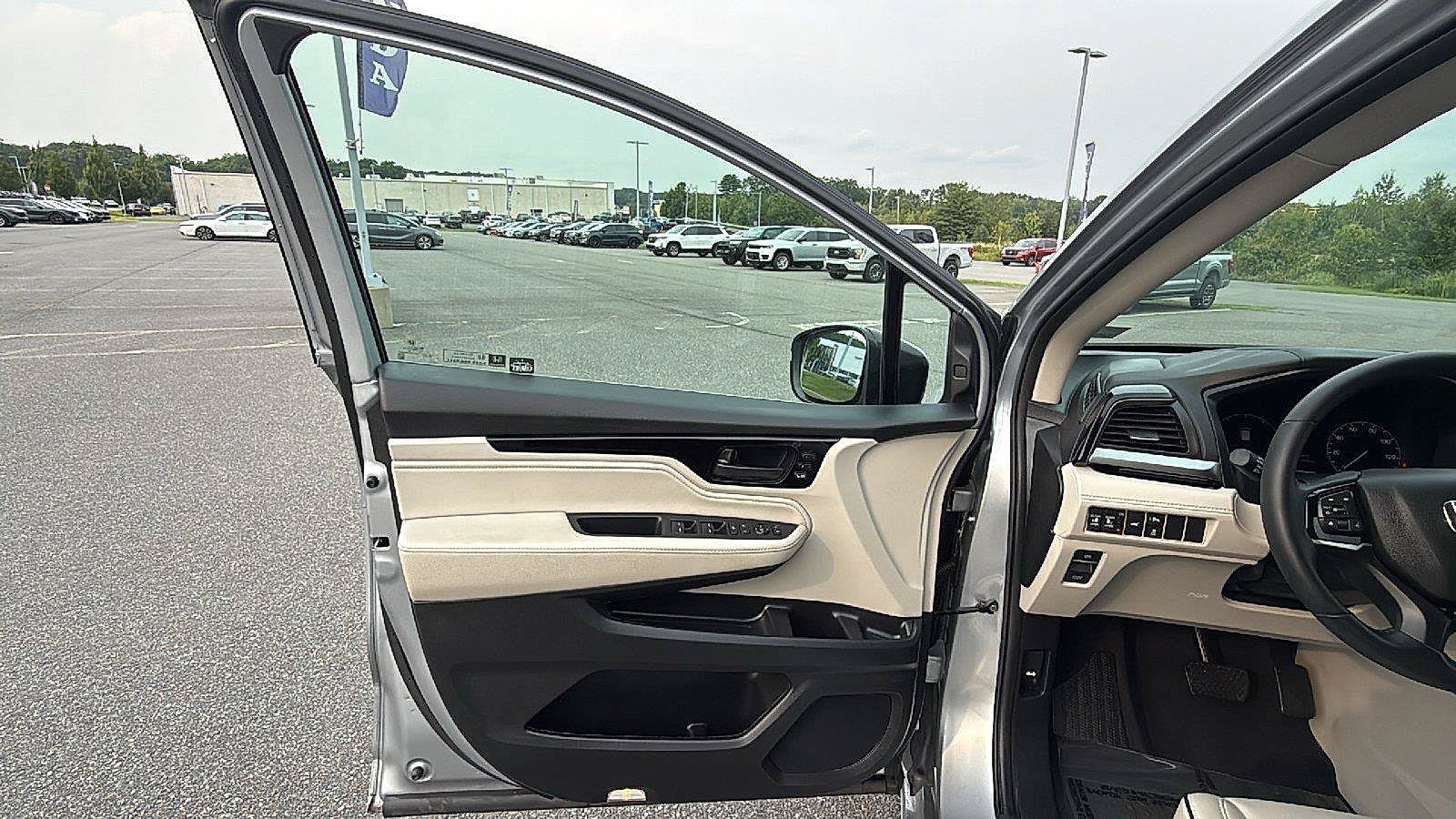 Used 2025 Honda Odyssey Touring image 23