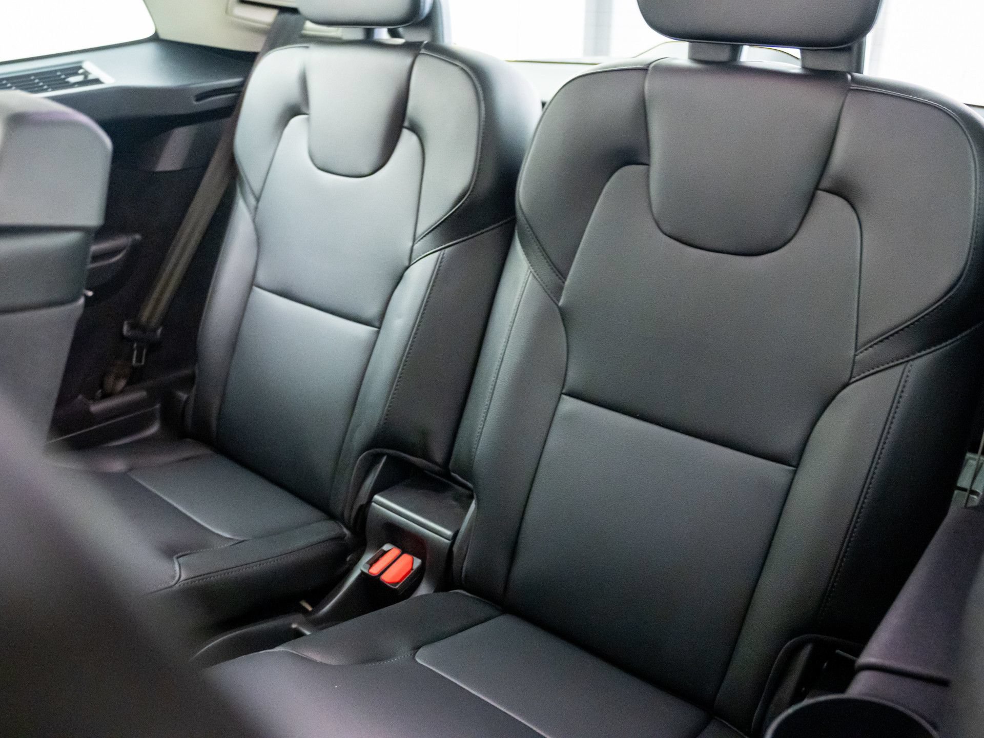 Used 2019 Volvo XC90 T5 Momentum w/ Multimedia Package AWD/4WD image 18