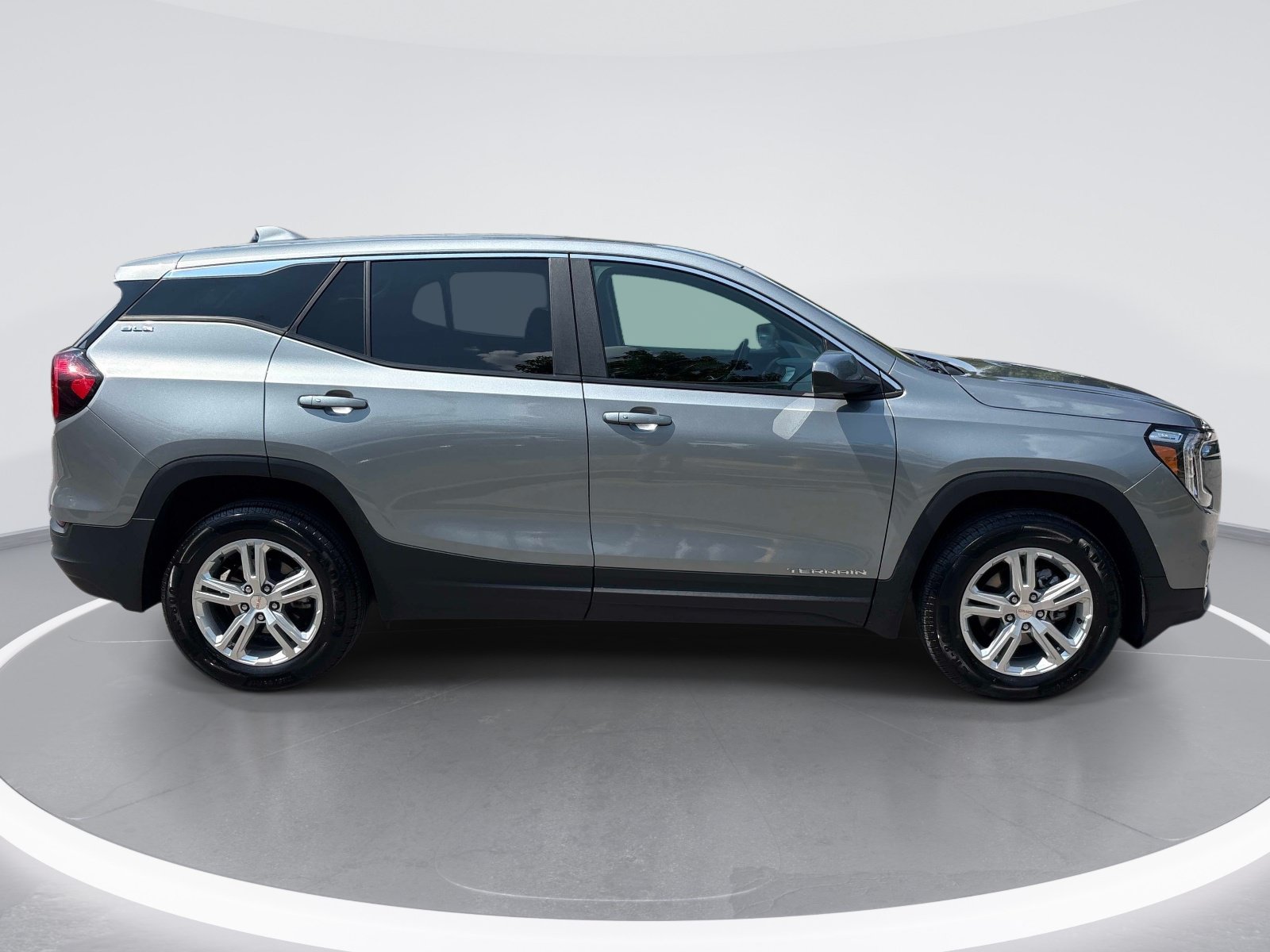 Used 2024 GMC Terrain SLE AWD/4WD image 9