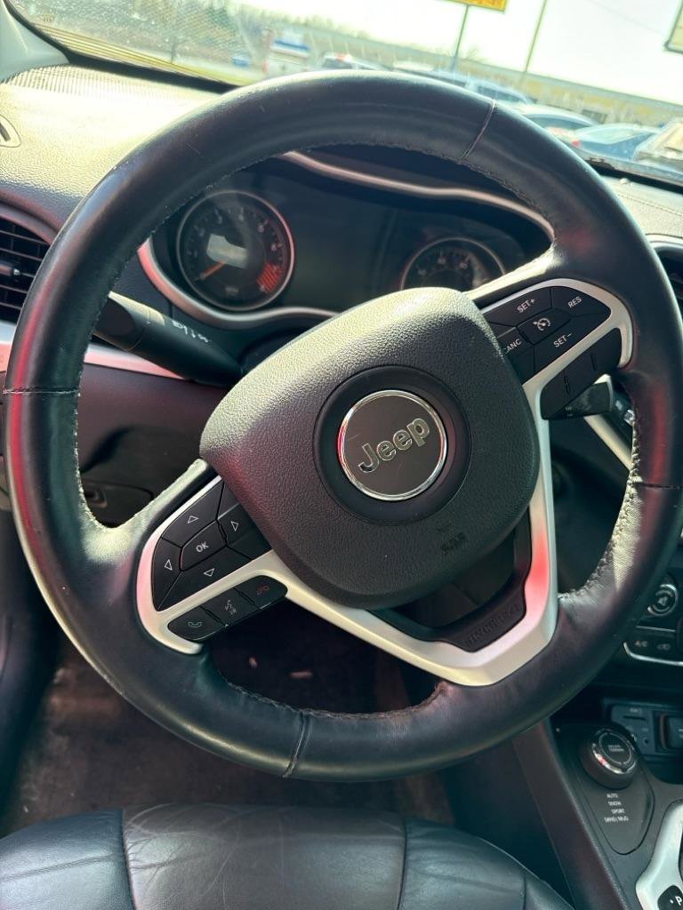 Used 2015 Jeep Cherokee Limited image 9