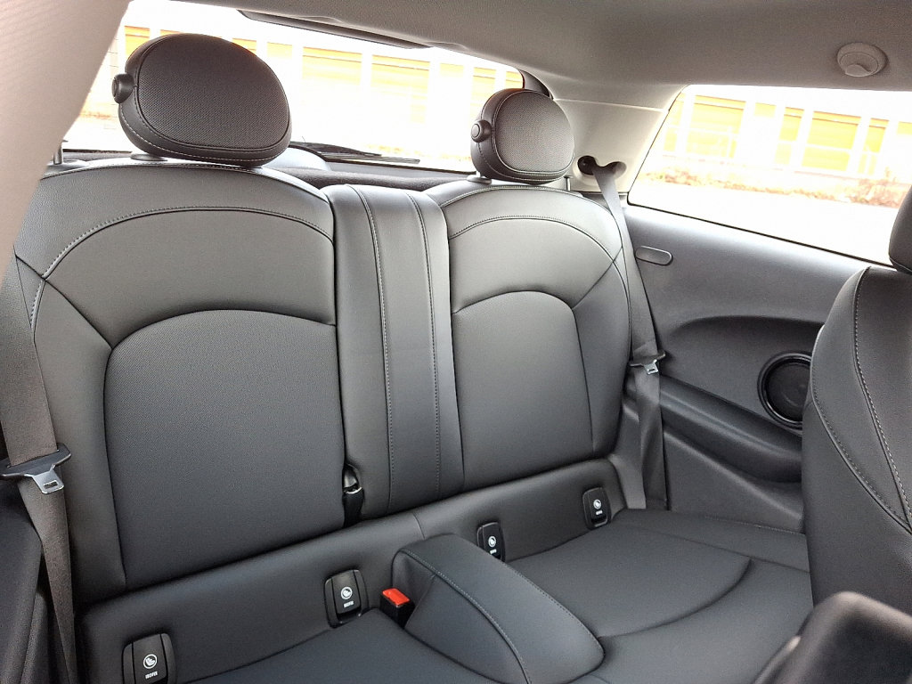 Used 2022 MINI Cooper SE image 14