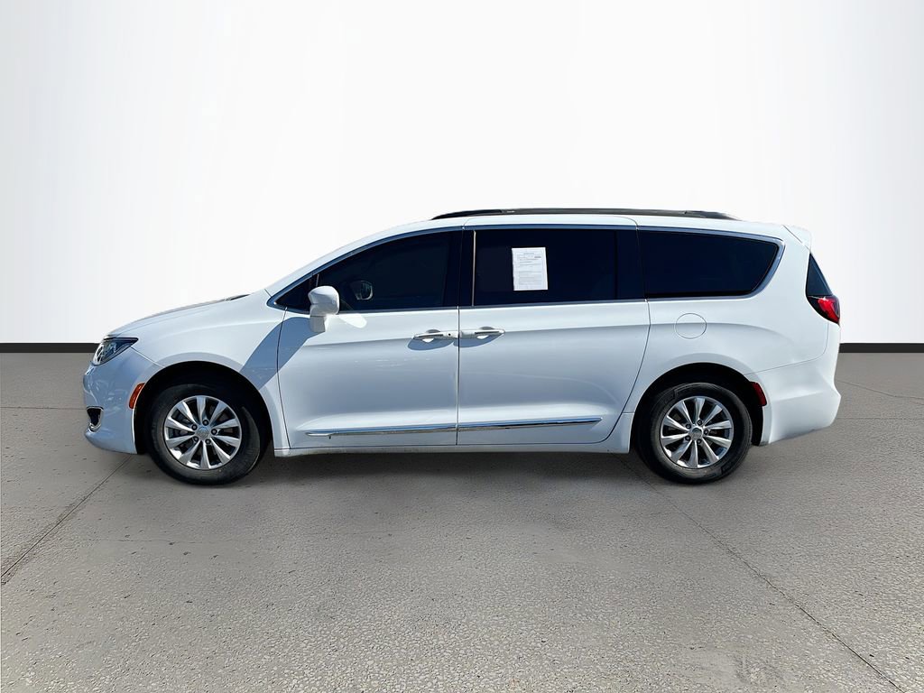 Used 2017 Chrysler Pacifica Touring-L image 4