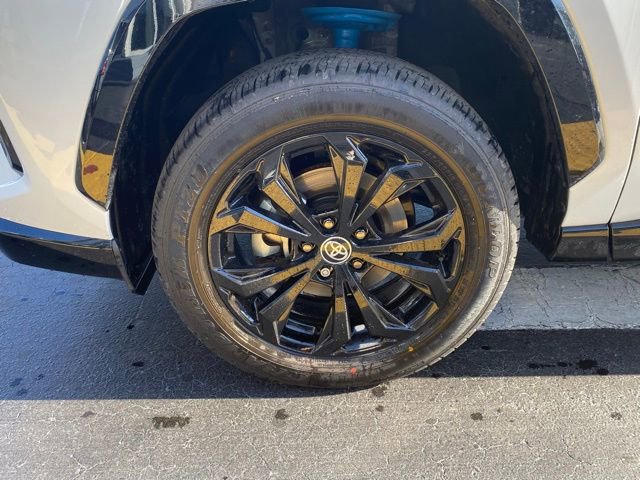 Used 2024 Toyota RAV4 SE image 12