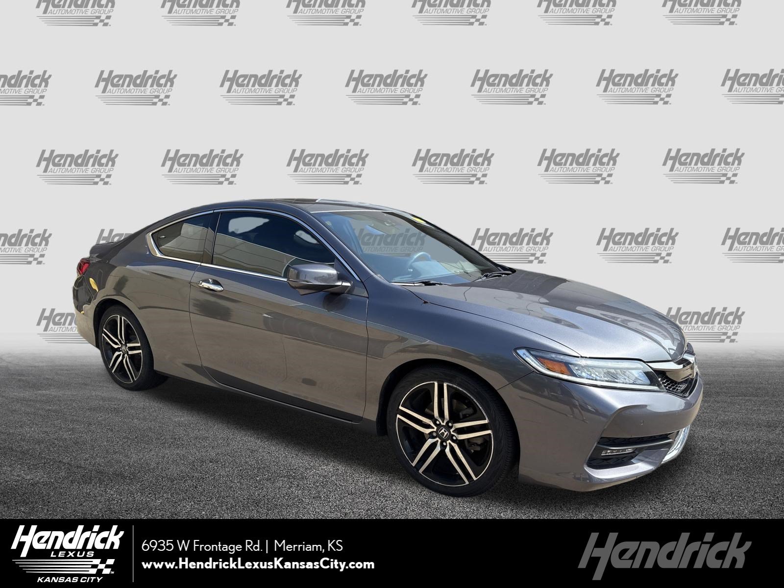 Used 2017 Honda Accord Touring image 1