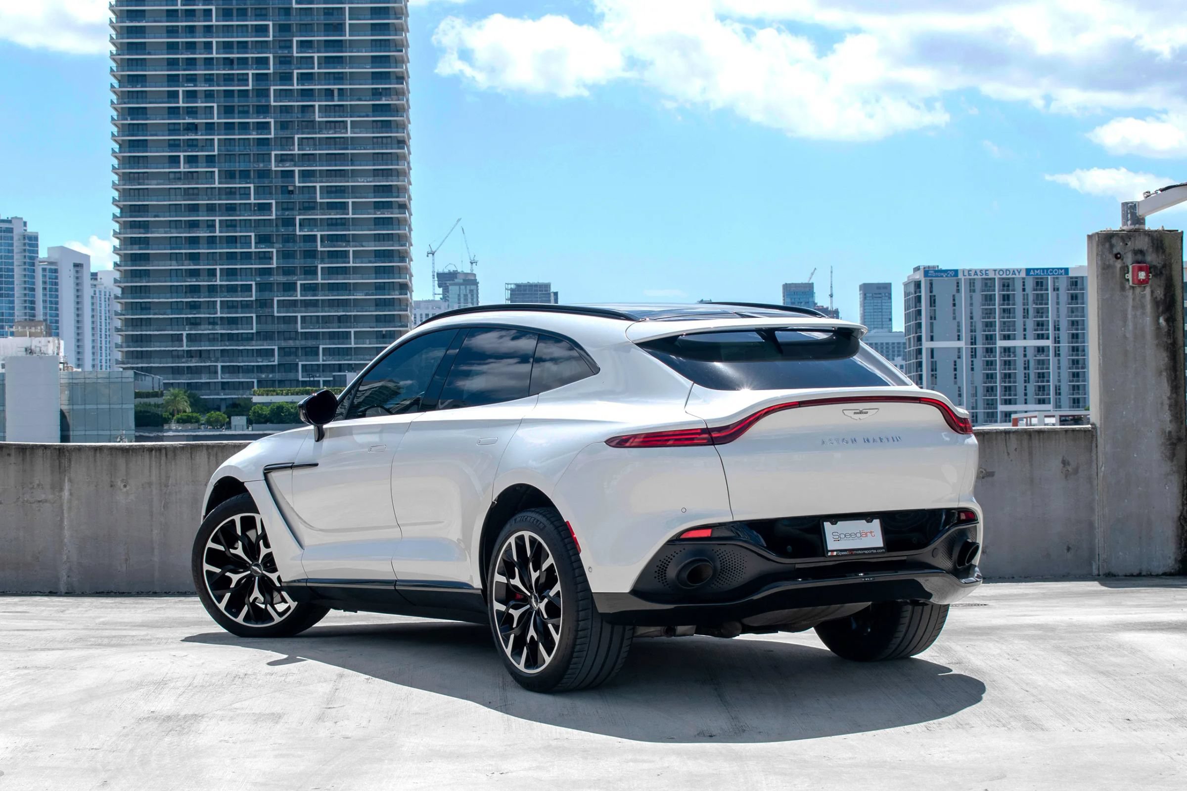 Used 2021 Aston Martin DBX AWD/4WD image 8