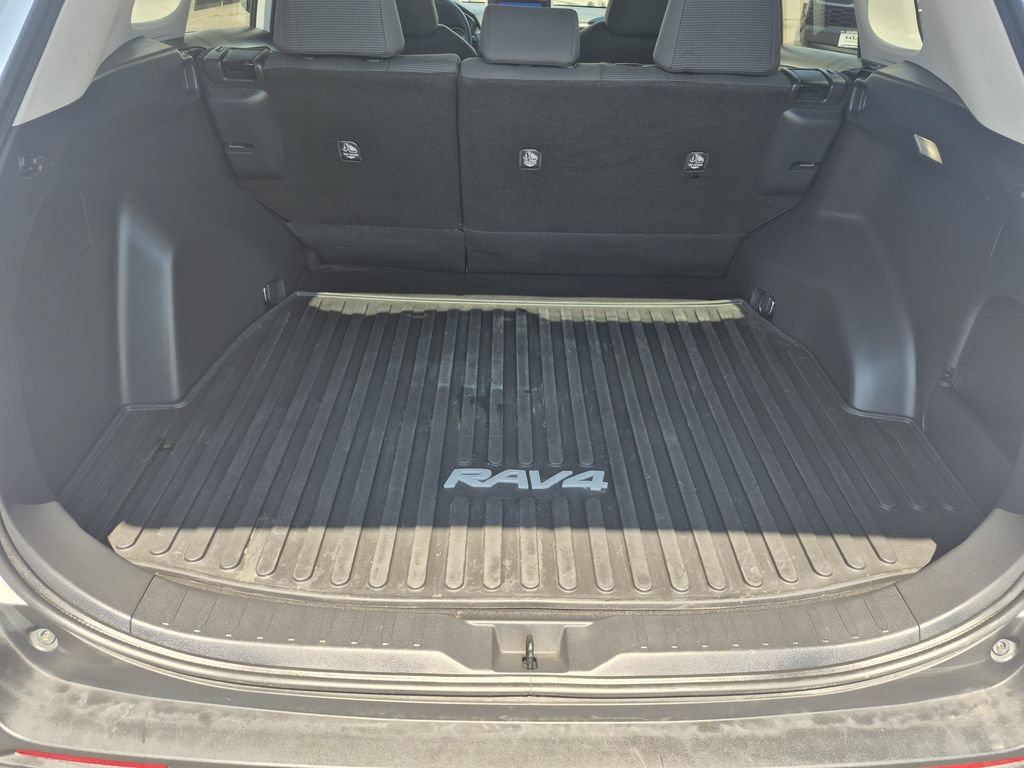 Used 2023 Toyota RAV4 LE AWD/4WD image 15