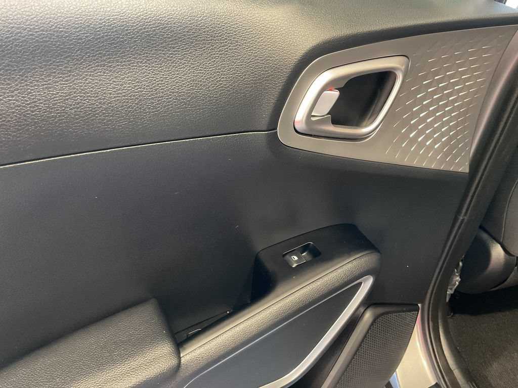 Used 2025 Kia Soul LX FWD image 27