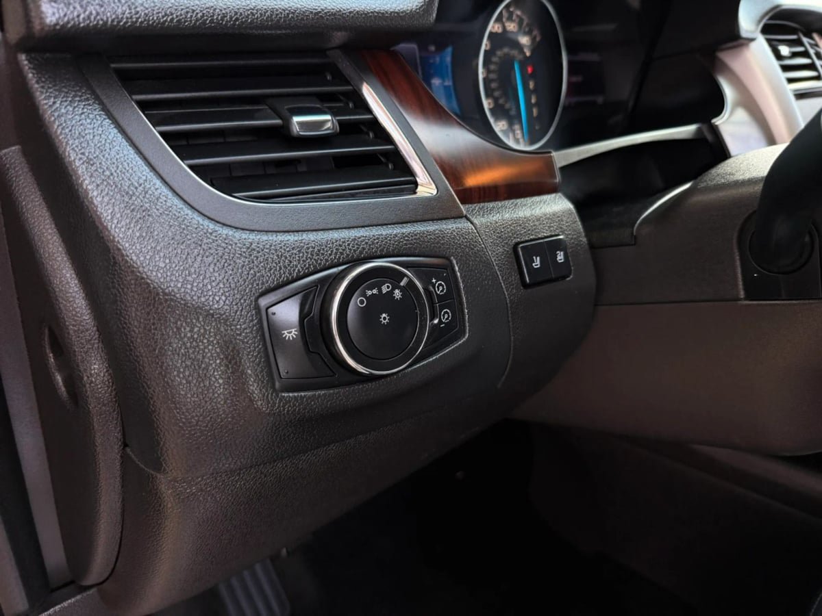 Used 2013 Ford Edge Limited FWD image 37