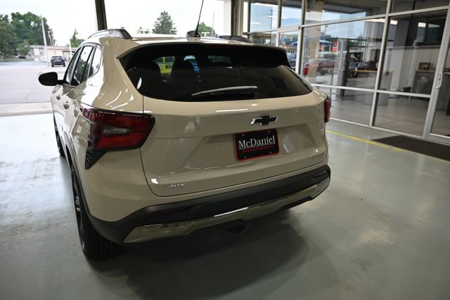 New 2026 Chevrolet Trax ACTIV w/ Sunroof Package FWD image 6