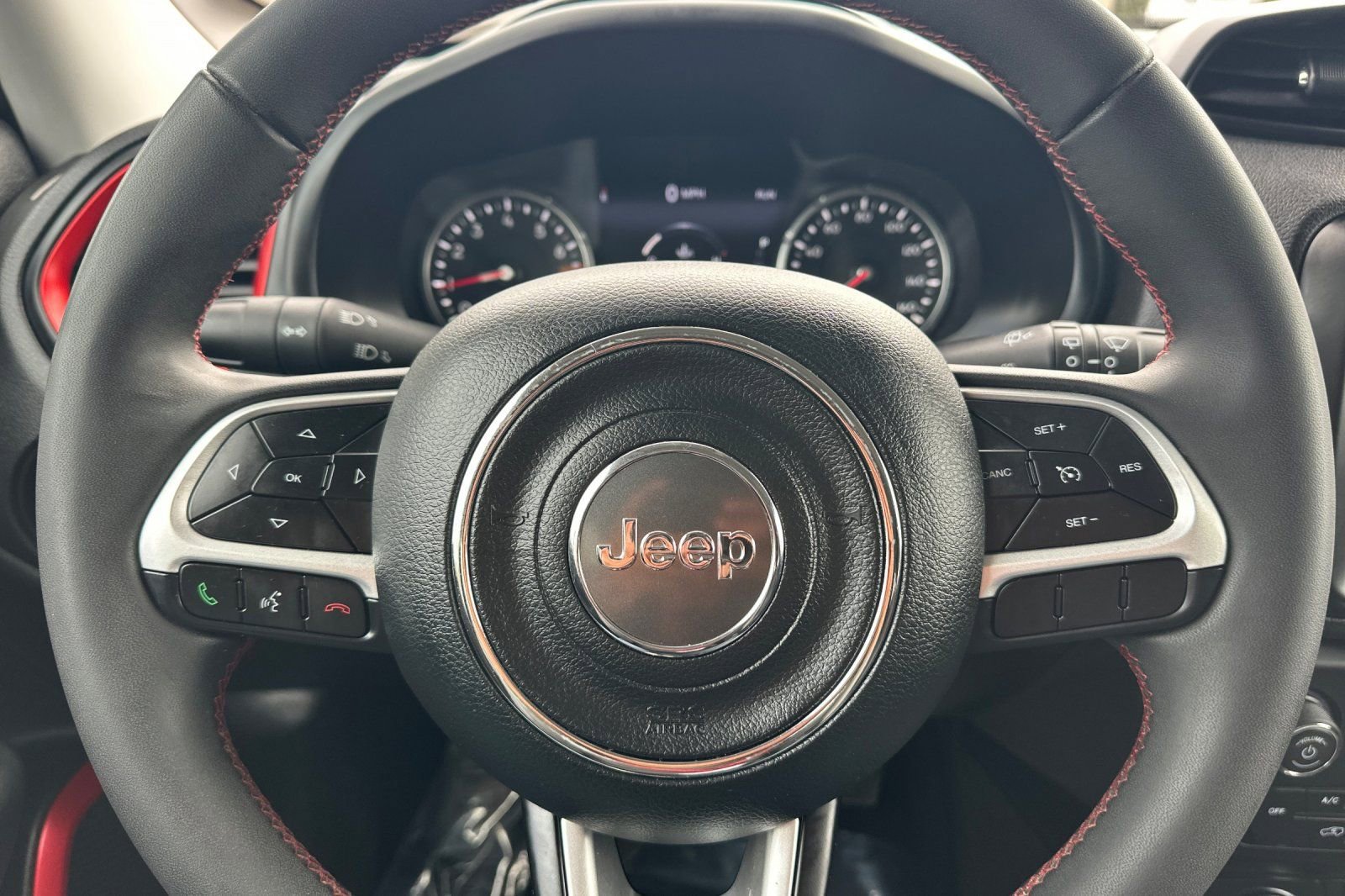 Used 2023 Jeep Renegade Trailhawk image 23