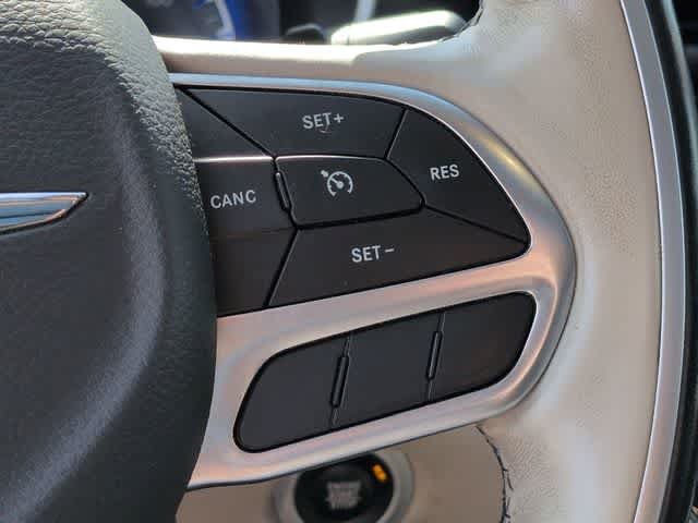Used 2020 Chrysler Pacifica Limited FWD image 28