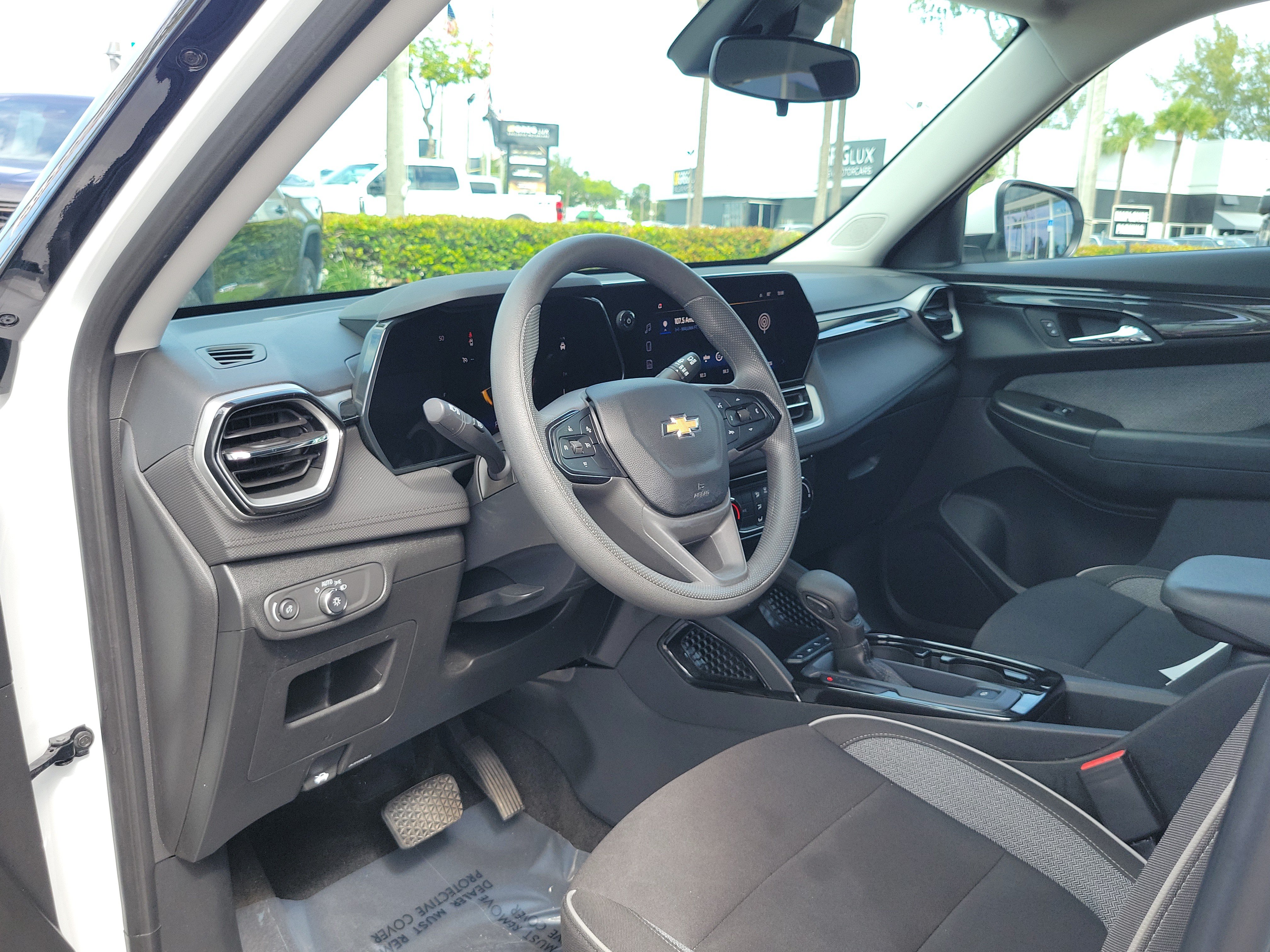Used 2024 Chevrolet TrailBlazer LT w/ Driver Confidence Package FWD image 9
